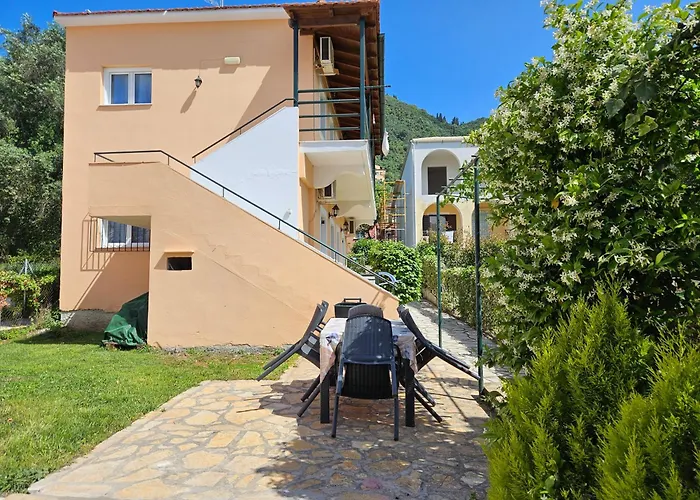 Lora & With Balcony In Corfu איפסוס