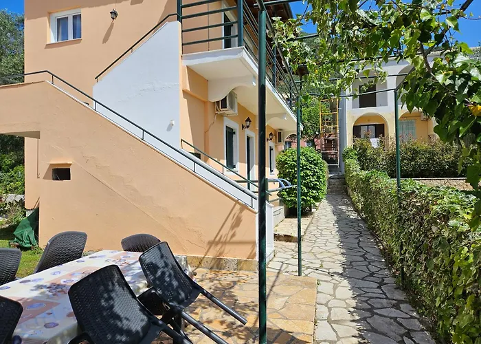 Lora & With Balcony In Corfu דירה איפסוס