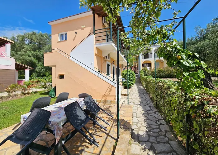 Lora & With Balcony In Corfu Ipsos
