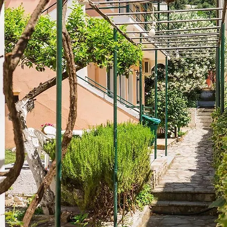 Lora & With Balcony In Corfu Apartman